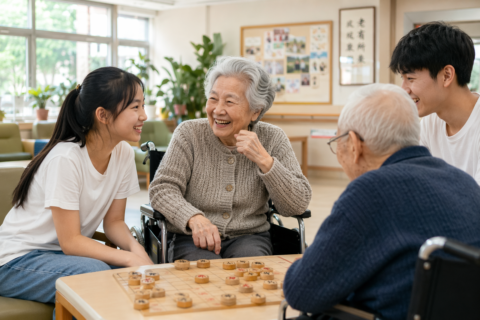 義工到老人院探訪 同坐輪椅的長者傾偈玩桌上遊戲